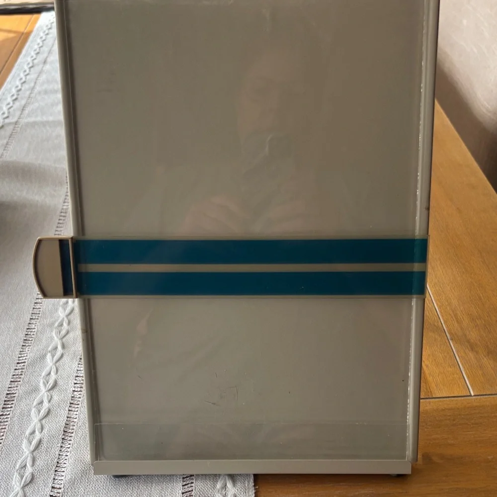 Metal typing stand